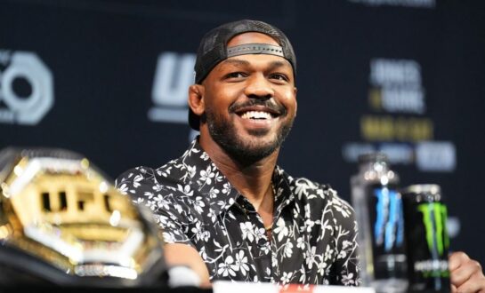 За что любят и ненавидят Джона Джонса