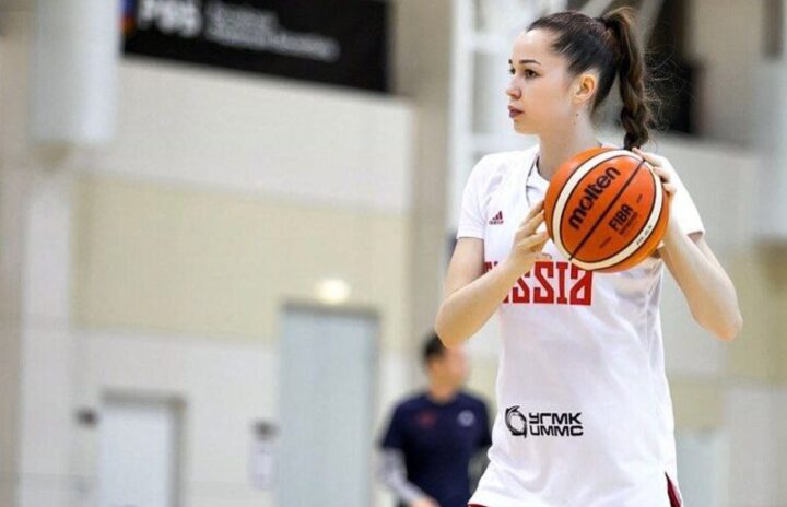 Игрок БК «Динамо» (Курск) Аделина Абайбурова