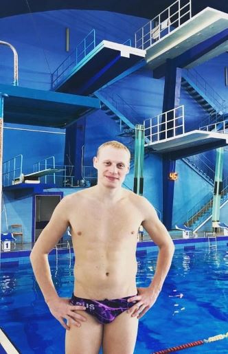 Прыгун в воду Илья Захаров