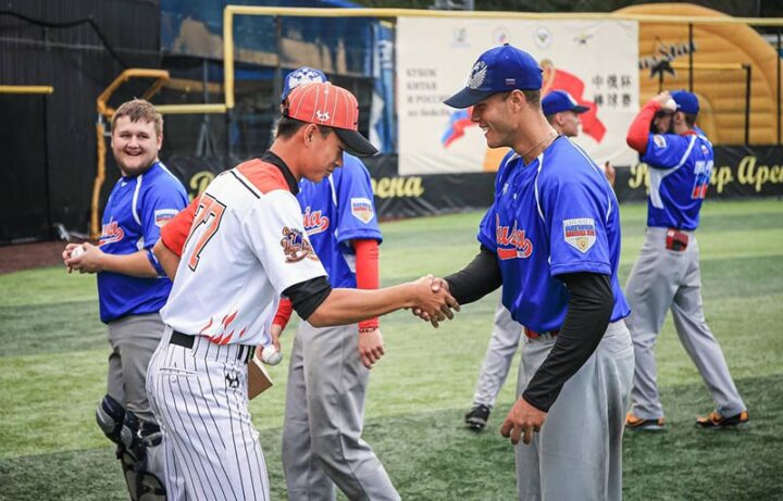 Сборные Китая и России