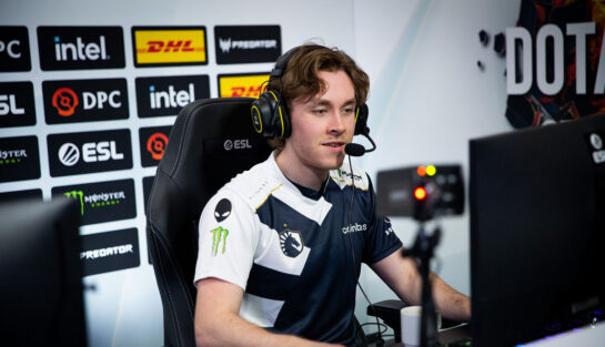 Как сидят киберспортсмены за компьютером