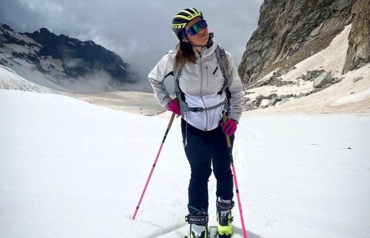Лыжница покоряет горы Кавказа