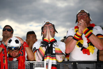 Более 300 тысяч фанатов подписали петицию о рестарте матча Испания — Германия