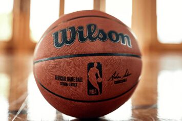 Каким мячом играют в НБА в 2026 году