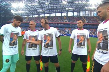 Команды и судьи вышли на финал 5-го сезона МФЛ в футболках с Отаром Кушанашвили