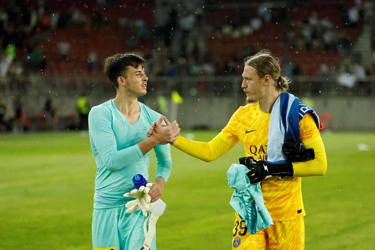 Вратари Сафонов и Худяков