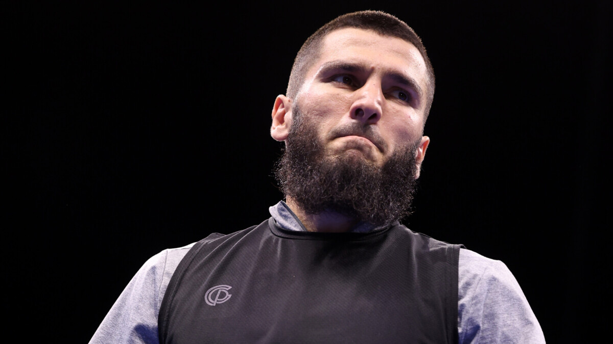 Артур Бетербиев