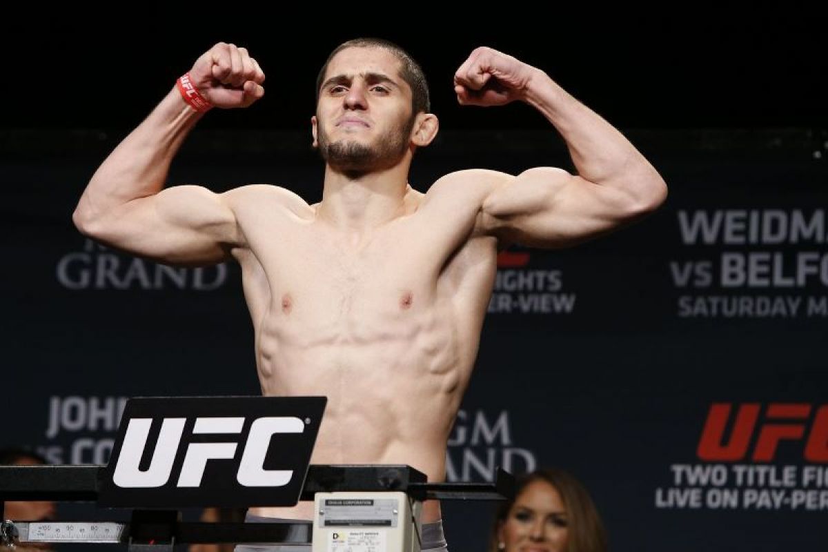 Ислам Махачев