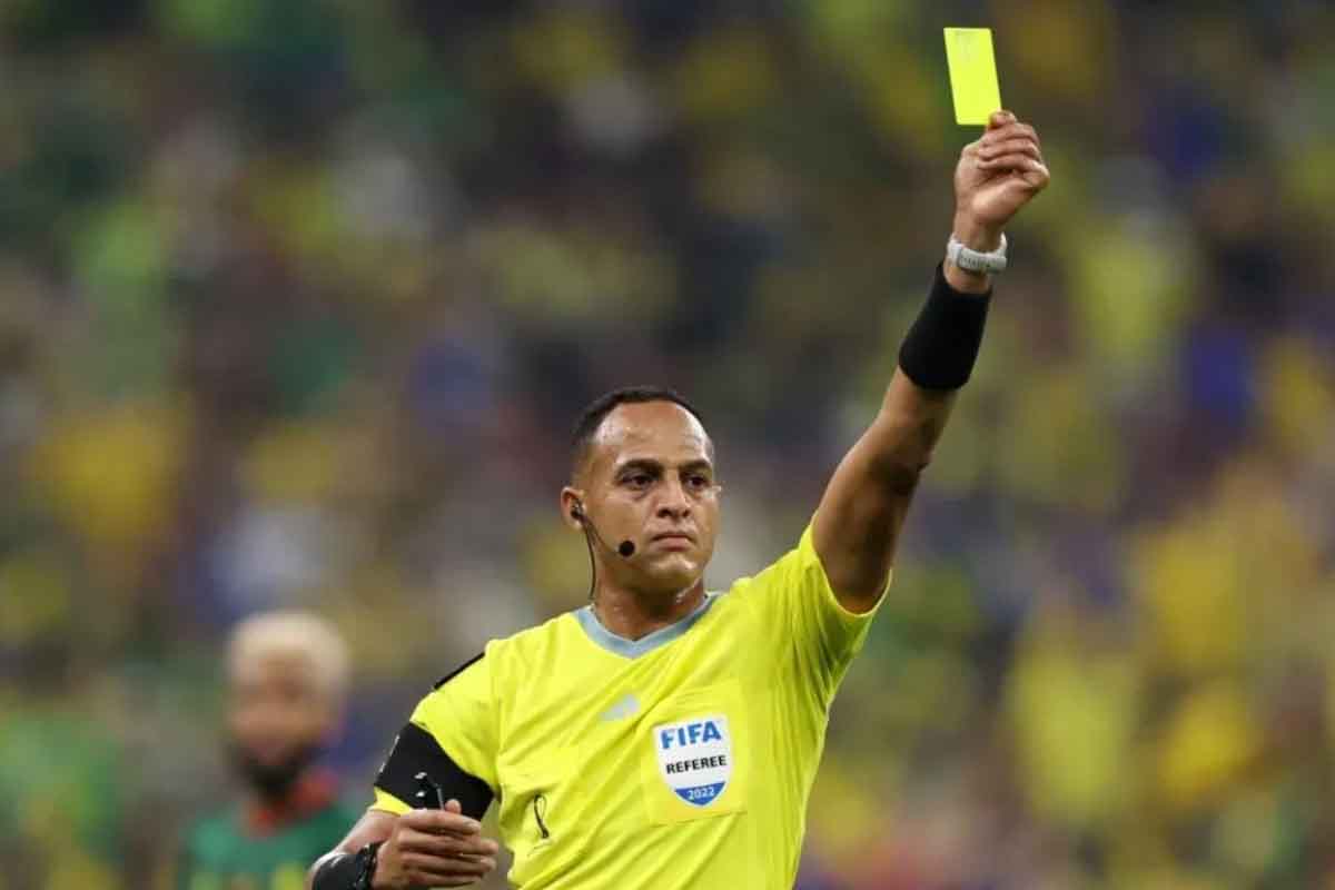 Предупреждение в футболе