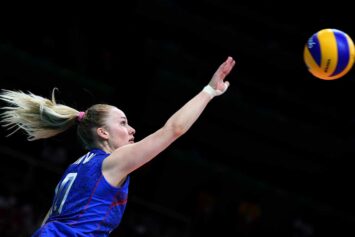 Верхняя подача в волейболе: как делать, техника