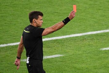 Экс-судья ФИФА Лапочкин выделил однозначно лучшего арбитра России в завершающемся сезоне
