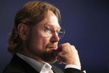 Двойной вызов принят. Карпин и Ларионов взялись тренировать топ-клубы в футболе и хоккее