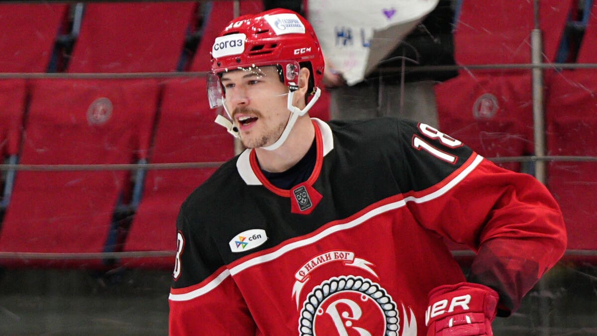 «Салават Юлаев» усилил оборону канадским защитником Дином Стюартом