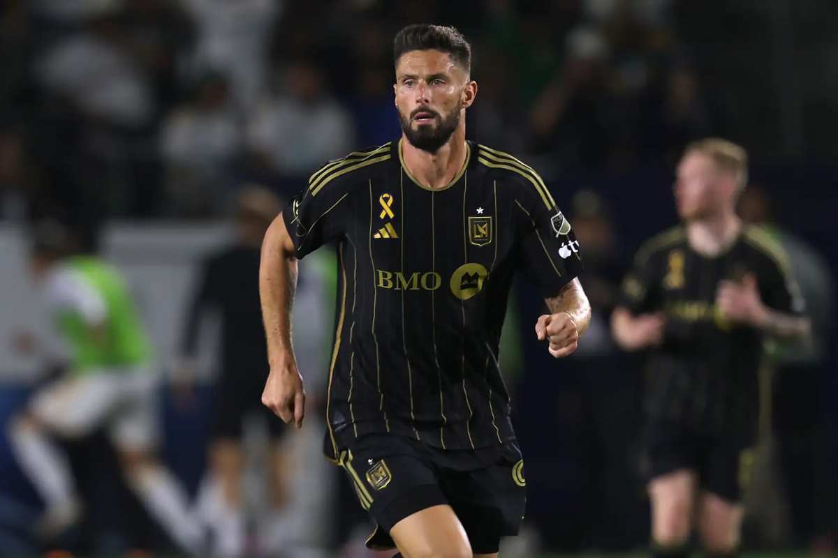 Жиру готов вернуться в Лигу 1 — «Лилль» согласовал контракт с форвардом