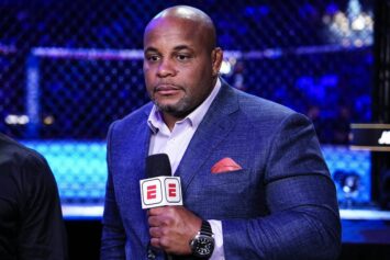 Кормье поставил бой Махачева и Топурии выше всех возможных турниров UFC