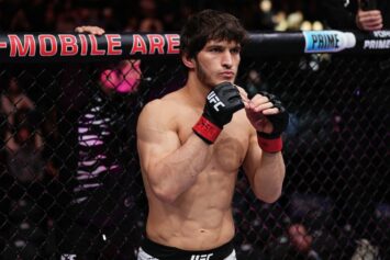 Евлоев поднялся на первую строчку рейтинга полулегкого веса UFC после ухода Холлоуэя