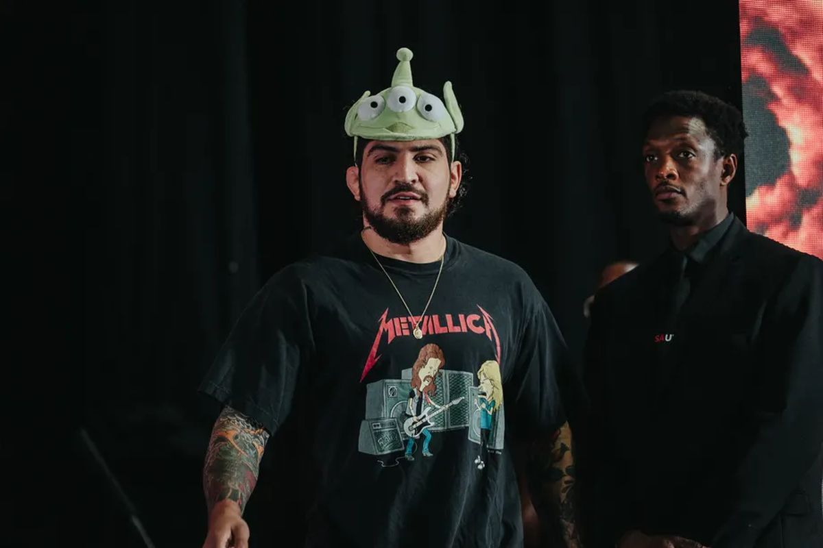 Диллон Дэнис