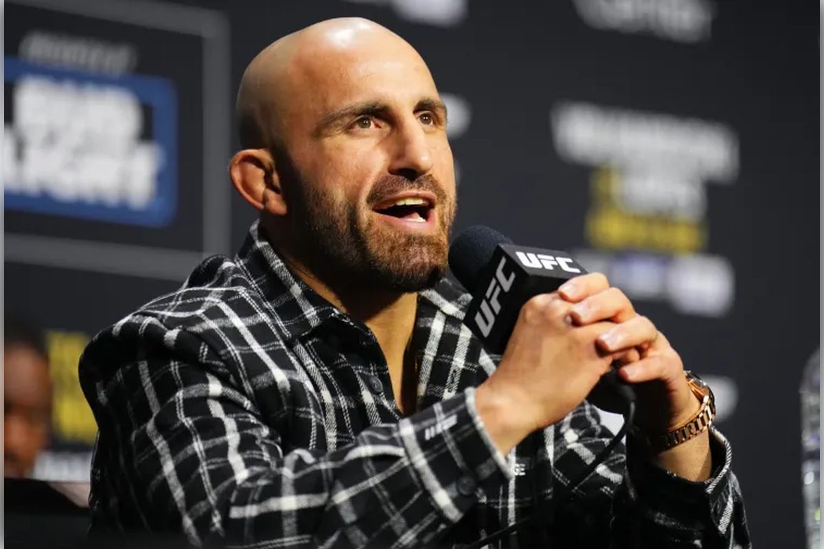 Александр Волкановски