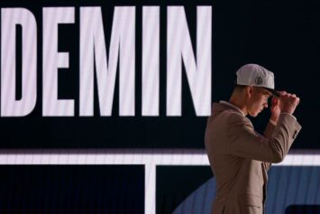 Егор Колумбович Демин сходит на берег. Начинается сезон НБА — первый за 7 лет с российскими игроками