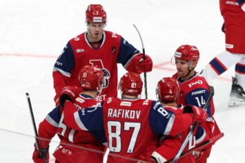 Букмекеры назвали фаворита матча «Локомотив» — «Лада» в КХЛ