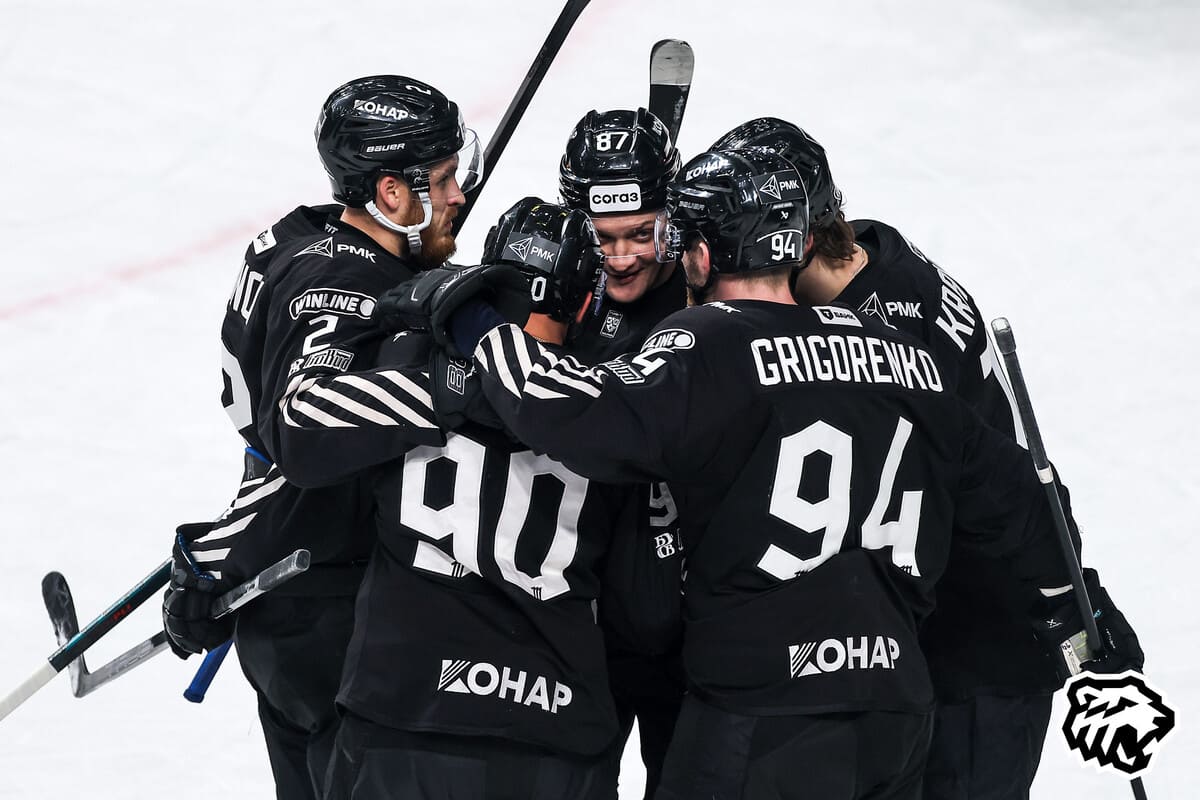 КХЛ: букмекеры предсказывают голевую феерию в игре «Трактора» с «Сочи»