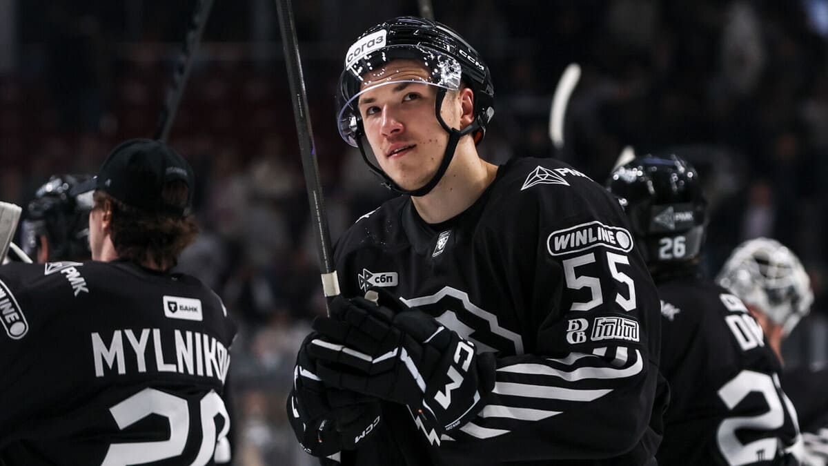 «Нефтехимик» подписал контракт с защитником Федором Крощинским