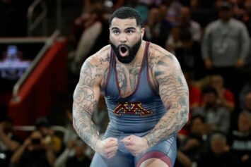 Экс-боец UFC поставил под сомнение статус Джона Джонса как наставника