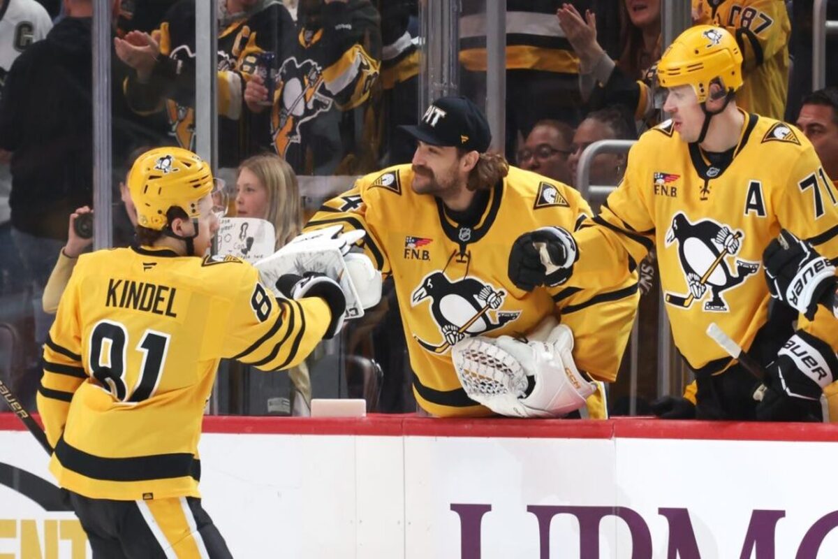 Гол Егора Чинахова помог «Питтсбургу» обыграть «Чикаго» в матче НХЛ