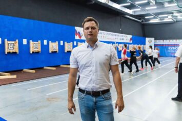 «Сейчас основной фокус — на работе в регионах»: интервью с президентом Национальной студенческой лиги спортивного метания ножа Александром Фроловским