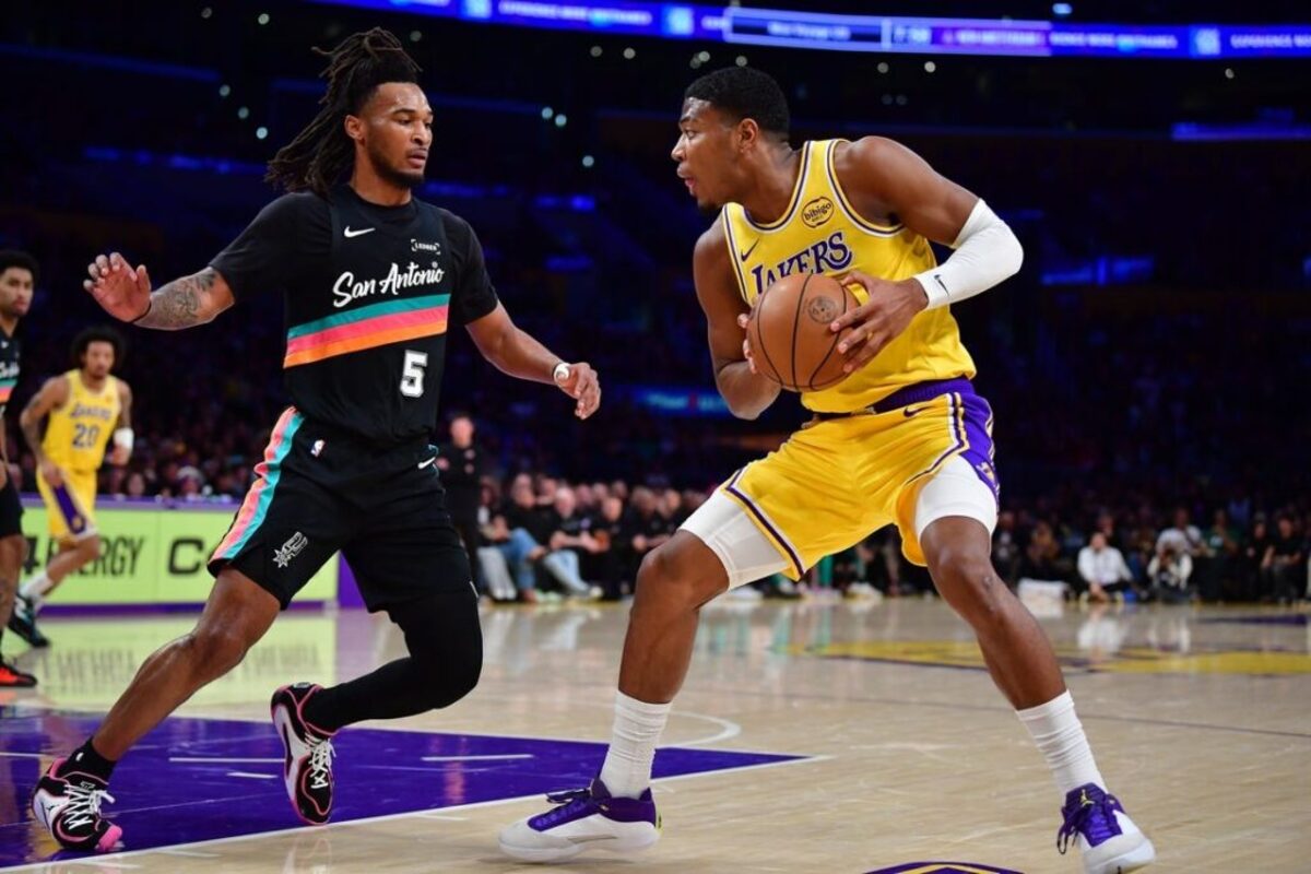 «Сан-Антонио» разгромил «Лейкерс» на выезде — Вембаньяма оформил дабл-дабл