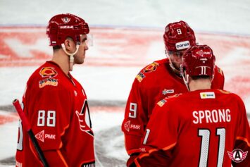 «Автомобилист» разгромил «Металлург» со счетом 8:1, Спронг оформил хет-трик