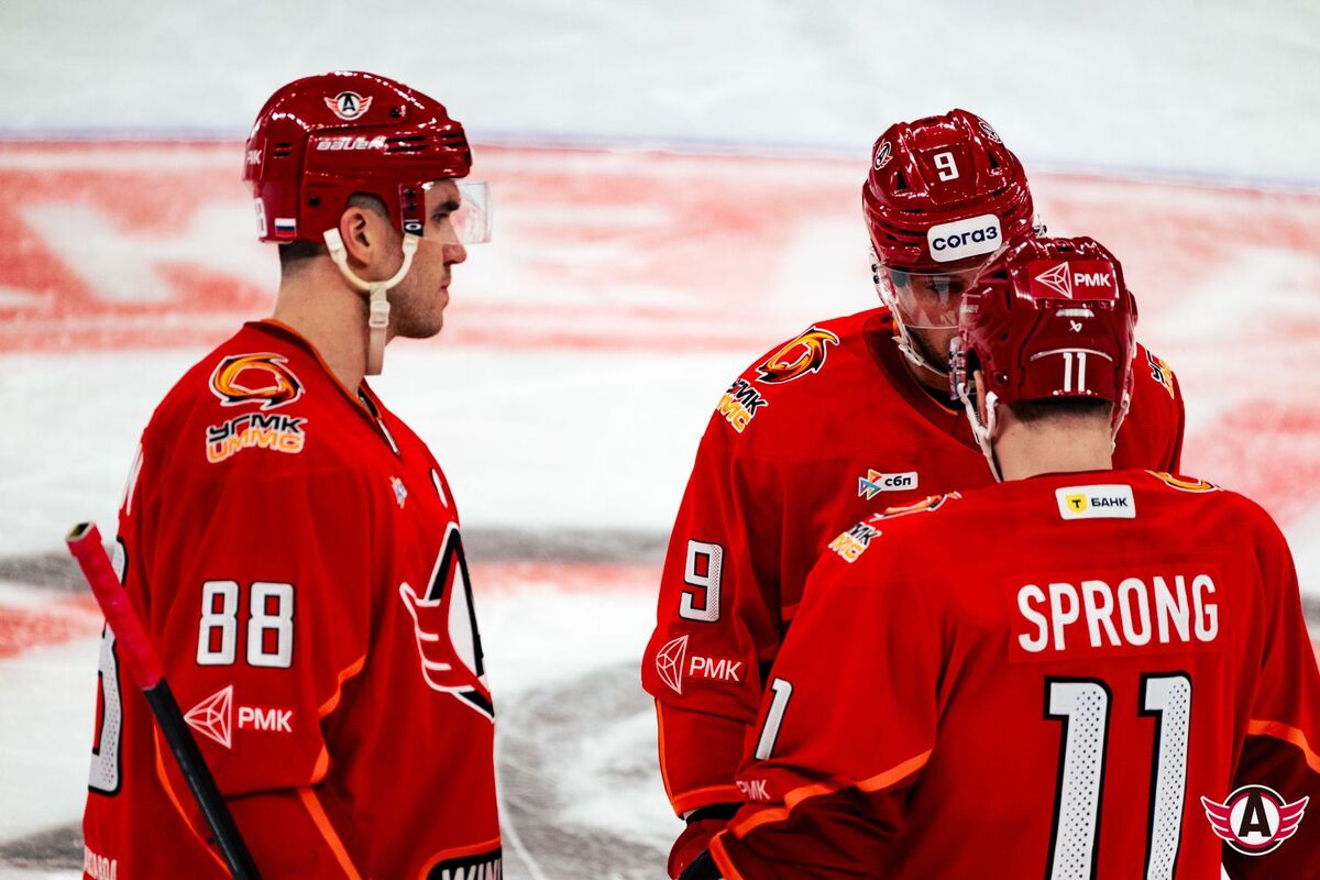 «Автомобилист» разгромил «Металлург» со счетом 8:1, Спронг оформил хет-трик