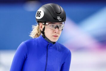 Российская шорт-трекистка Крылова вышла в полуфинал Олимпиады-2026 после падения и дисквалификации соперницы