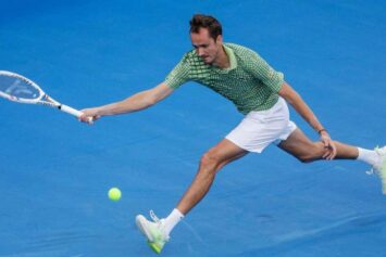 Даниил Медведев уступил Стефаносу Циципасу во втором круге турнира в Дохе