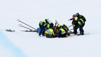 Действующий чемпион мира Айвз не смог завершить квалификацию после падения на Олимпиаде