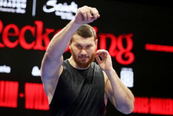 Махмудов поведал о сорванном поединке с Джошуа