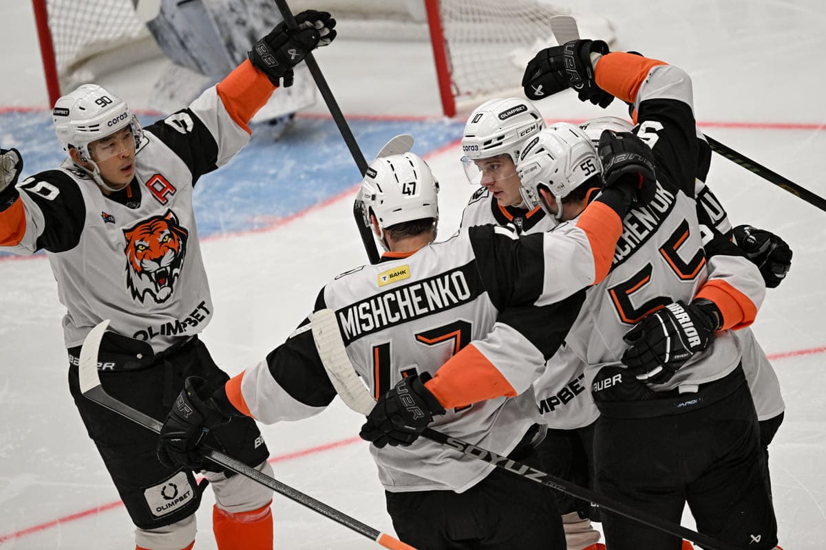 КХЛ: «Нефтехимик» уступил «Амуру» в гостях, потерпев третье поражение подряд