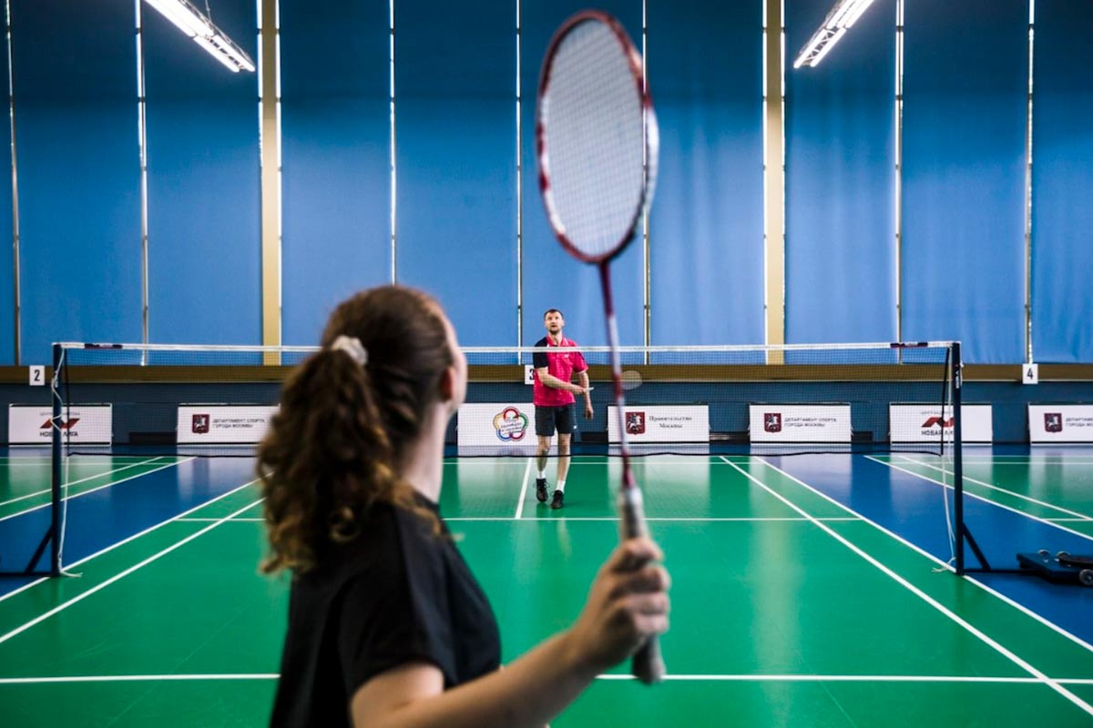 Бадминтонный корт