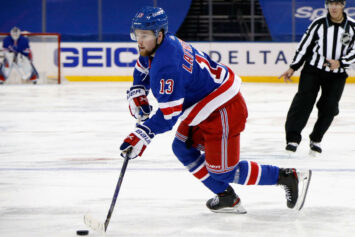 Хет-трик Лафреньера помог «Рейнджерс» разгромить «Калгари» в матче НХЛ