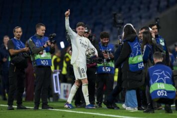 Хет-трик Вальверде, разгромы от «Баварии» и ПСЖ: результаты первых матчей 1/8 финала Лиги чемпионов