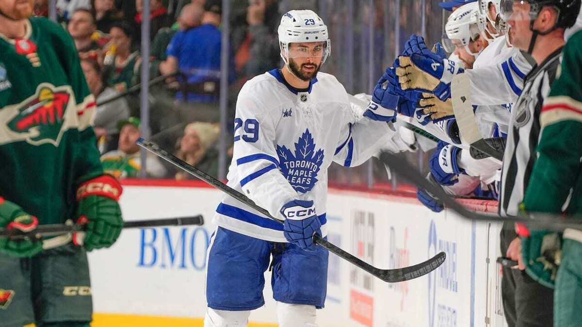 Дубль Тарасенко не спас «Миннесоту» от поражения в матче с «Торонто»