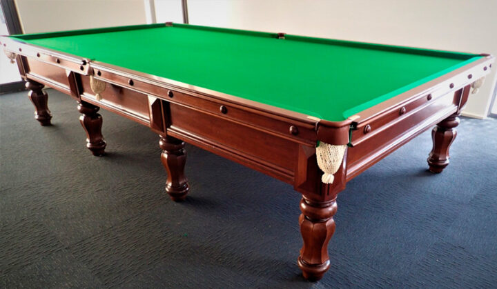 Бильярдный стол