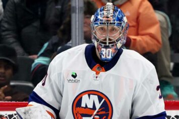 Голкипер «Торонто» Уолл назвал Сорокина вратарем с идеальной техникой в НХЛ