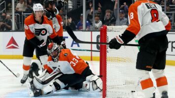 «Филадельфия» по буллитам одолела «Лос-Анджелес», Мичков набрал два очка и реализовал решающий бросок