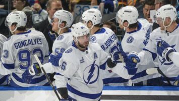«Тампа-Бэй» разгромила «Ванкувер», Кучеров оформил гол и две передачи