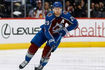 Маккиннон догнал Кучерова в гонке бомбардиров НХЛ и вплотную приблизился к Макдэвиду