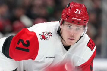 Александр Никишин признан второй звездой дня в НХЛ после победного гола в овертайме