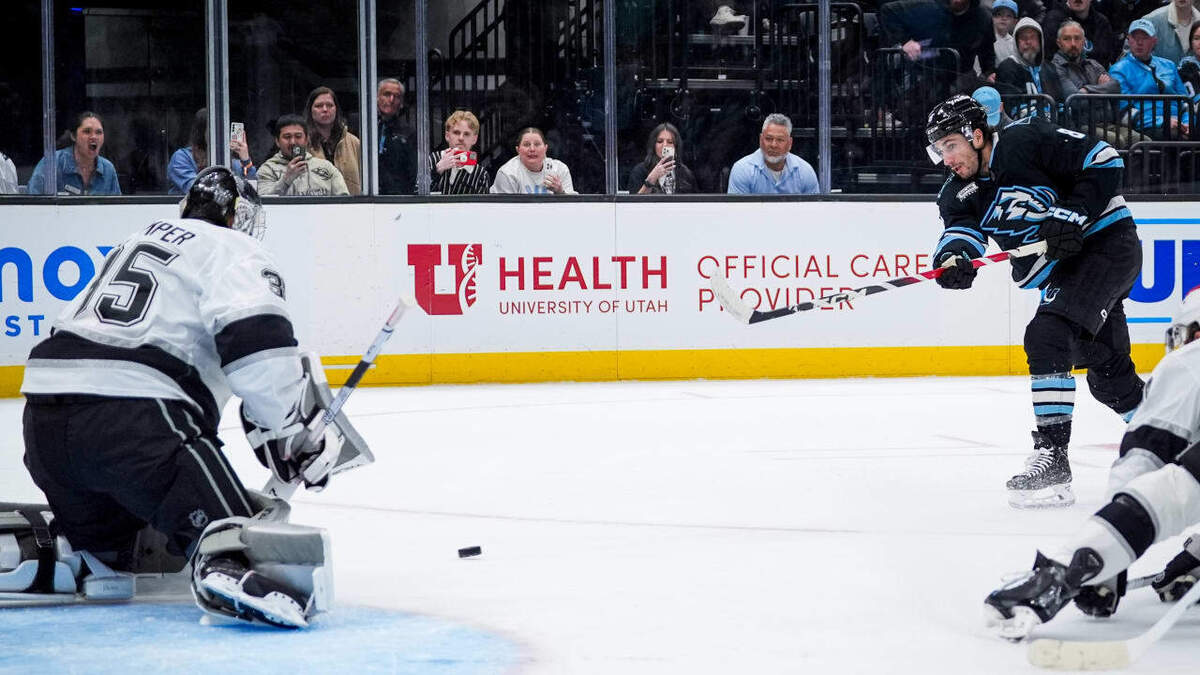 Сергачев отдал голевую передачу в овертайме и помог «Юте» обыграть «Лос-Анджелес»