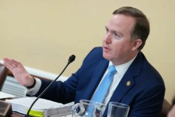 В США одобрен законопроект, разрешающий проведение боксерских турниров по модели UFC