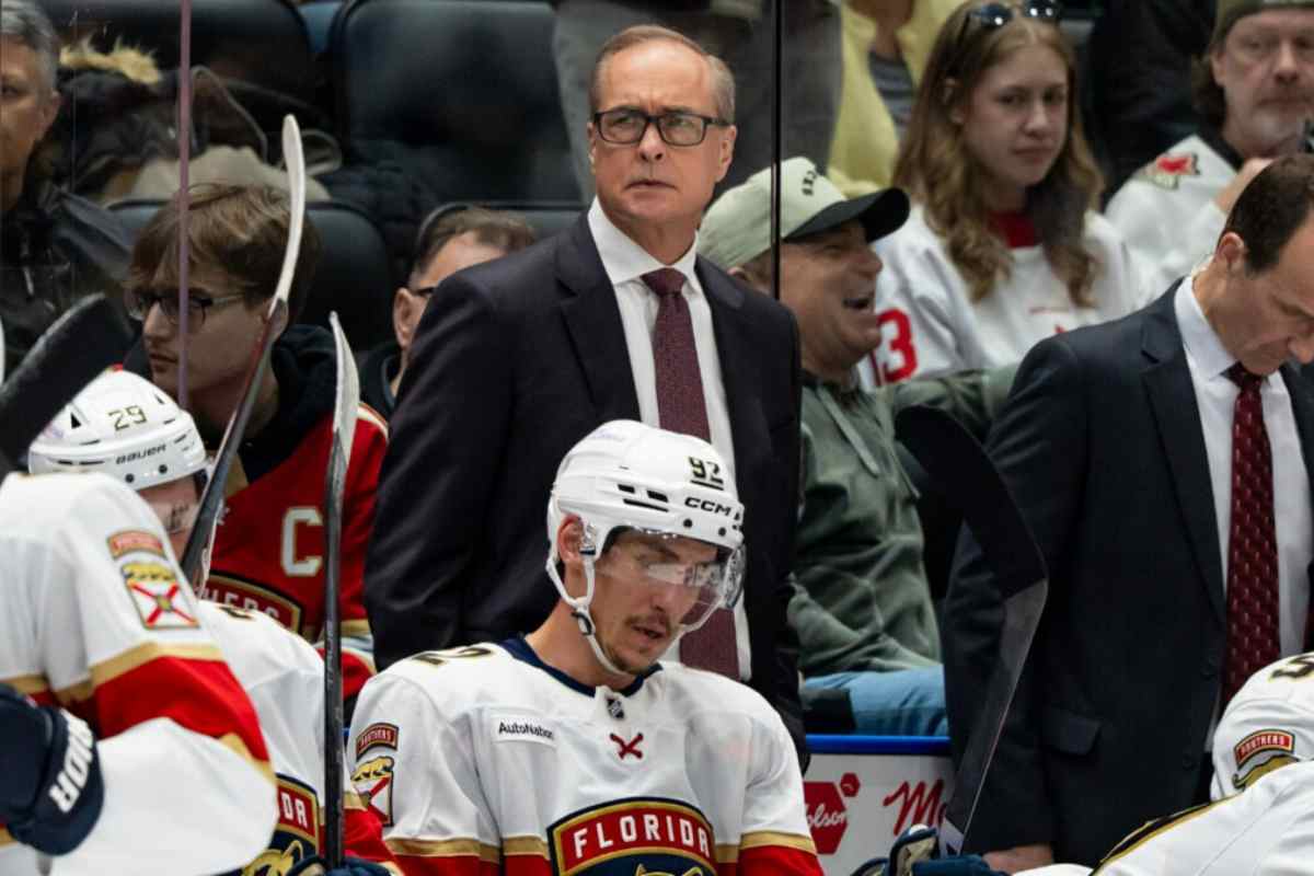Наставник «Флориды» Морис стал вторым тренером в истории НХЛ с 2000 матчами